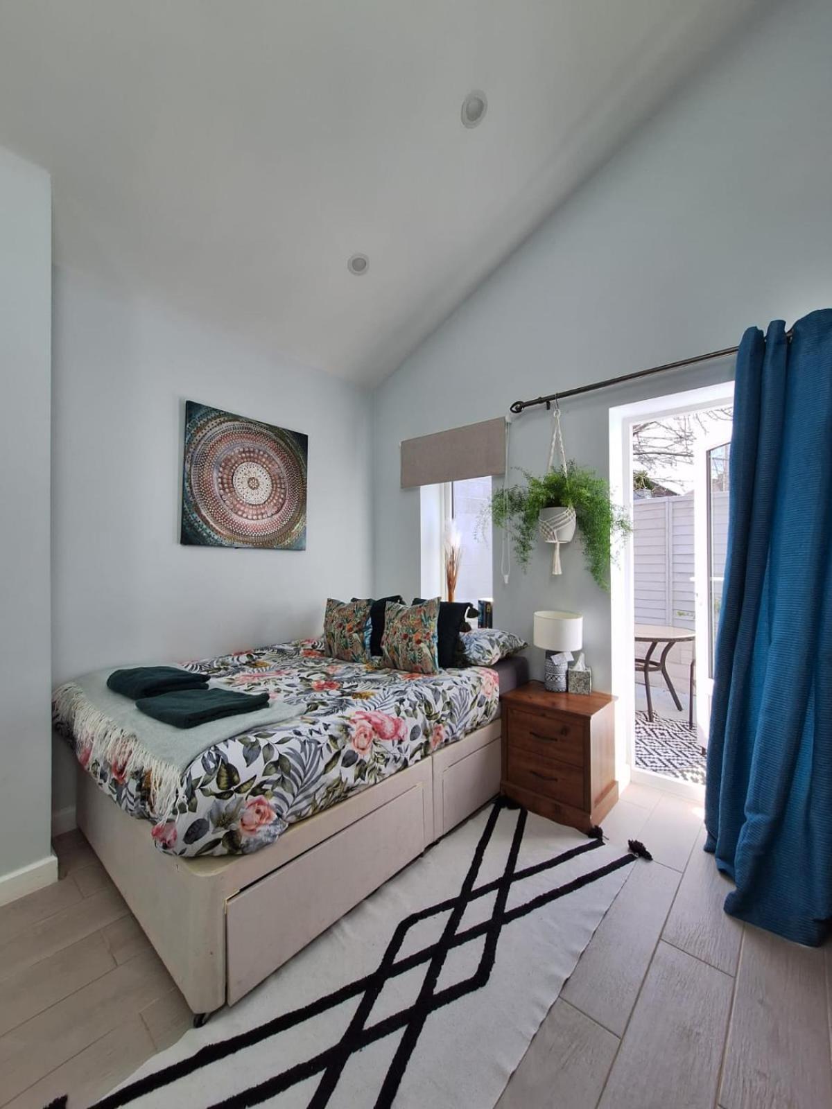 New, Stylish Studio Flat With Private Patio And Free On-Street Parking Check Out At 11Am Bournemouth Exterior photo
