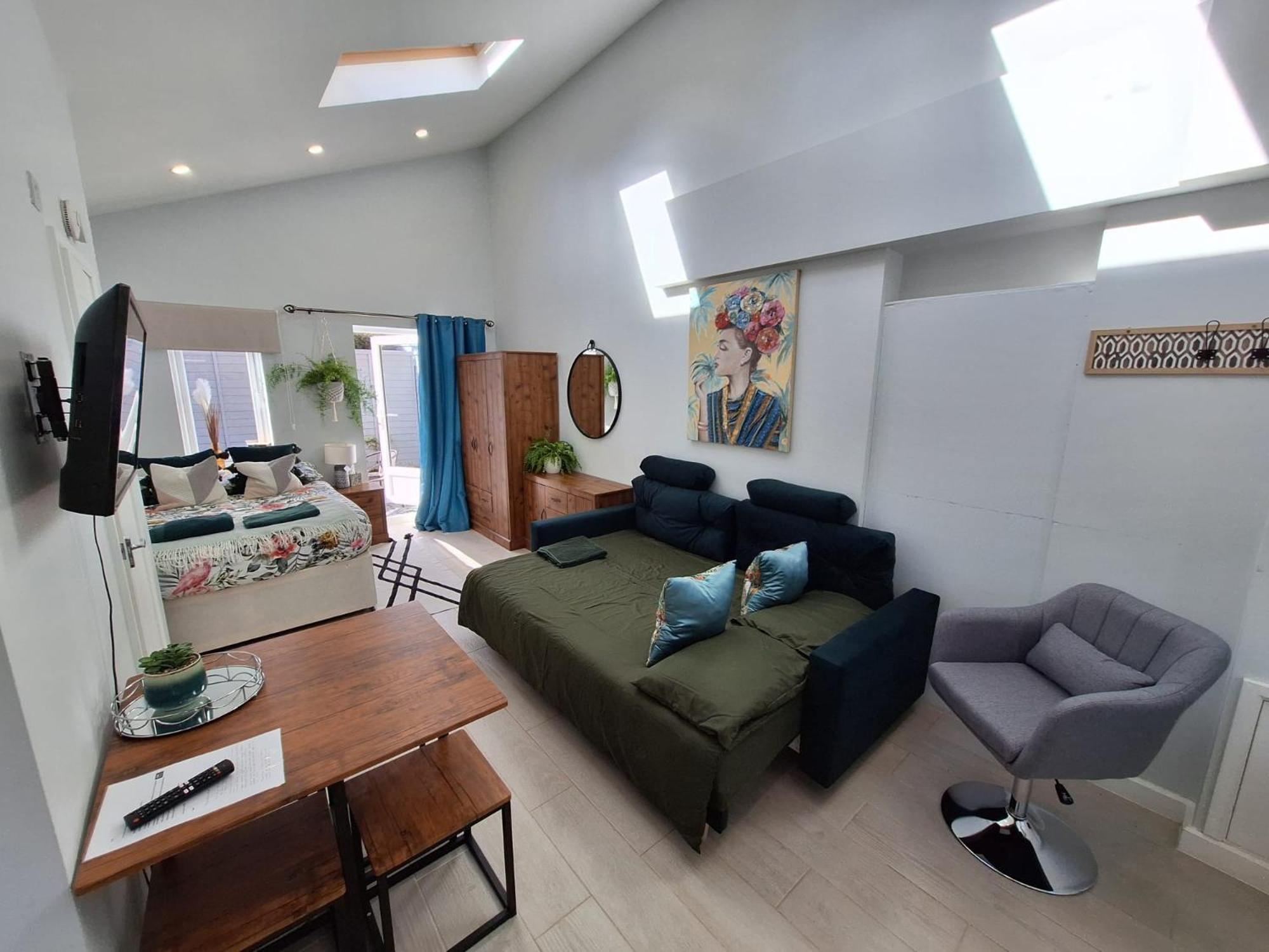 New, Stylish Studio Flat With Private Patio And Free On-Street Parking Check Out At 11Am Bournemouth Exterior photo